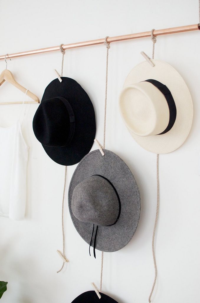 muur hanger voor hoeden