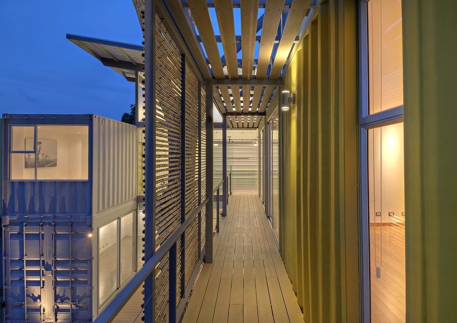house-8-shipping-containers-15