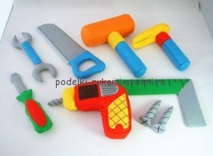 Spielzeug aus Filz. Kinderarzt-Set. Werkzeugsatz 