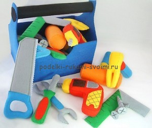 Spielzeug aus Filz. Kinderarzt-Set. Werkzeugsatz 