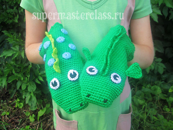 How to crochet toys, mittens in the form of dragons