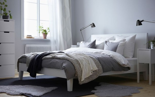 IKEA ágy a hálószobában