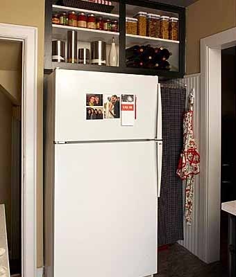 Навісну шафу над холодильником