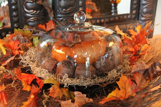 Traditional elements of a decor of a drawing room by the autumn