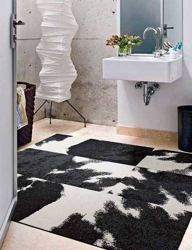 Carpet in a cowhide bathtub