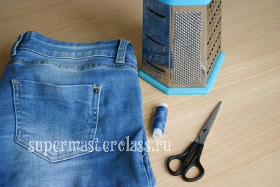 What you need to make beautiful holes in jeans