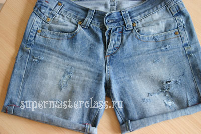 How to make holes on jeans