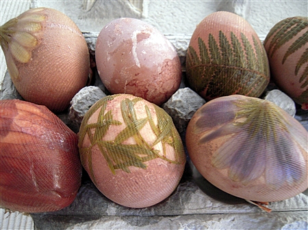 How to decorate Easter eggs
