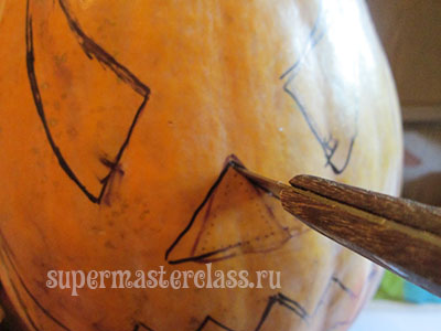 Master class: how to cut a pumpkin for Halloween