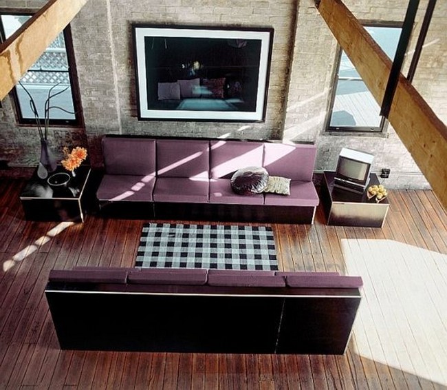 Loft-style living room negligence: brick walls, exposed ceiling beams