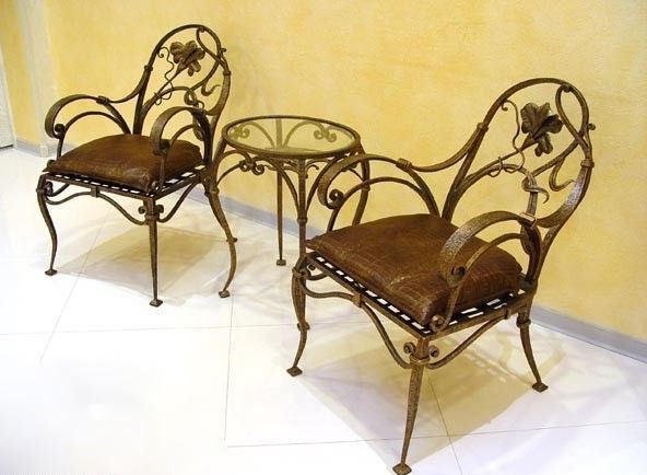 Салон с мебели от ковано желязо
