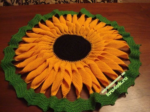 photo of crocheted sunflower