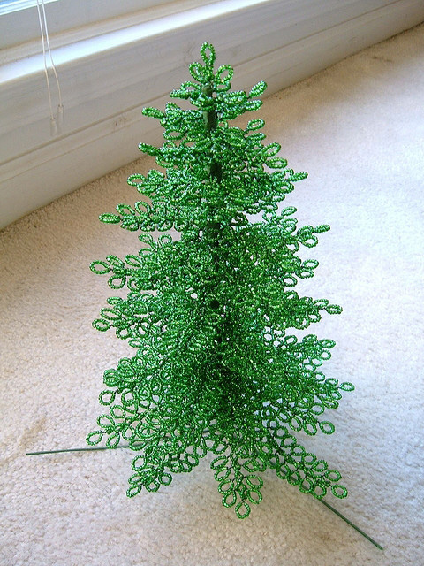 Lace Christmas tree of beads-2