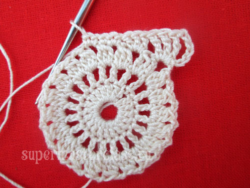 Crocheted square napkins (schemes)