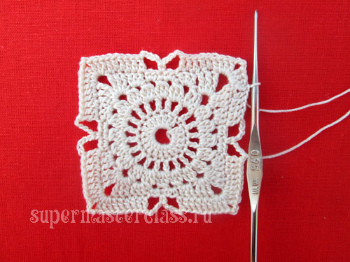 Crochet napkins: square motifs