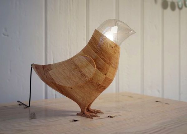 stolní lampa ve tvaru ptáka