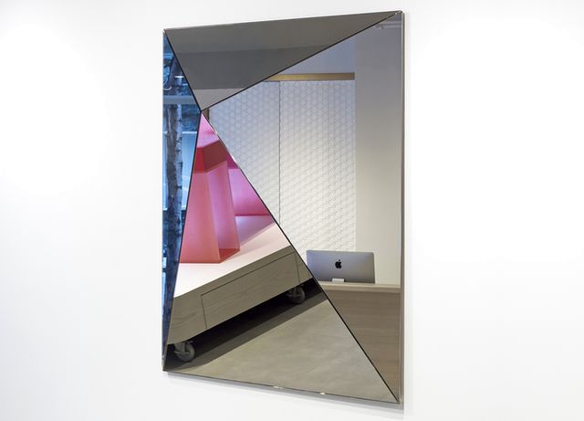 3D Loverboy spiegel van Dune Furniture 2014