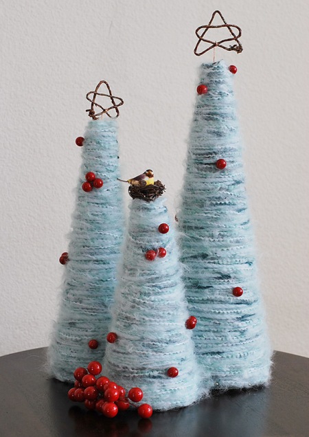 decorative Christmas trees made of woolen yarn