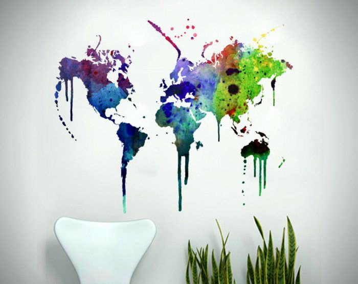 боядисана карта на света на стената