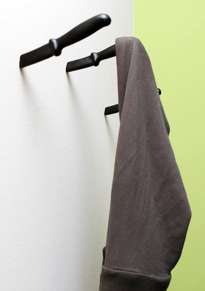 Wall hangers in the hallway in the form of knives