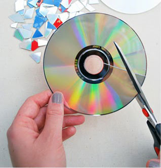 Новорічні кулі з компакт-дисків