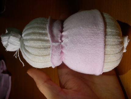 Novoroční sněhuláci z ponožek se svými vlastními rukama