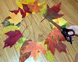Есенна украса. Венци от есенни листа със собствени ръце