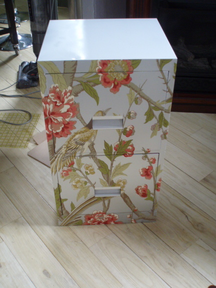 basic step-by-step tips for beginners to engage in decoupage.