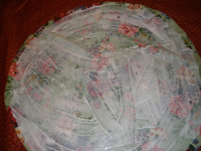 basic step-by-step tips for beginners to engage in decoupage.