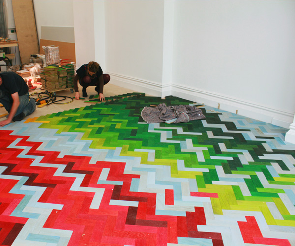 Laying of painted parquet in a pattern