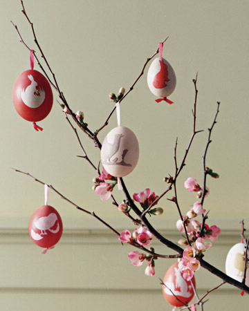 When creating an Easter tree, there is no limit to fantasy