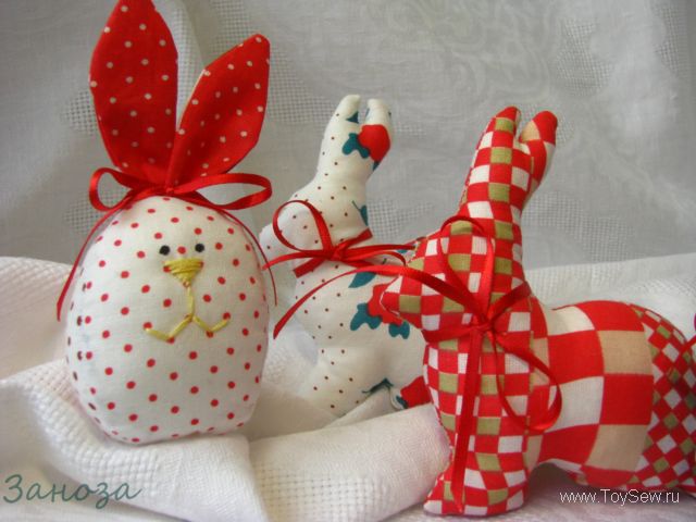 Easter rabbits made of cloth