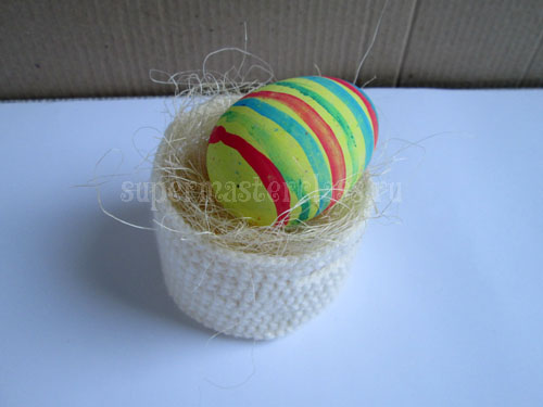Crochet Easter basket with a scheme