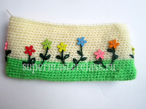 We embroidered pencil case with flowers