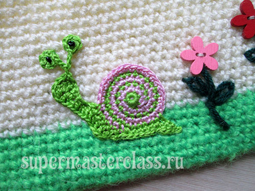 Knitted applique snail