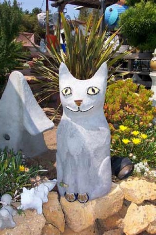 Craft foam in the form of a cat for the decor of a summer cottage