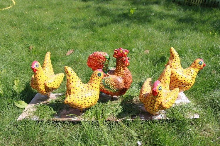 Clay roosters for summer cottage
