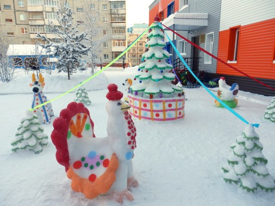 How to make a rooster out of the snow with your own hands for the New Year