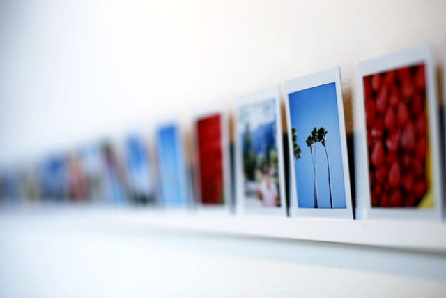 How to hang pictures without nails