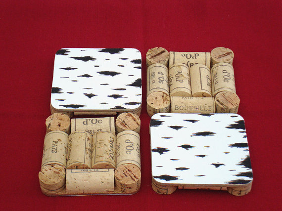 Do-it-yourself coasters for hot and under glasses of wine corks photo