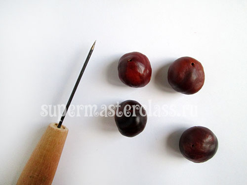 If chestnuts hardened, we pierce them with an awl.