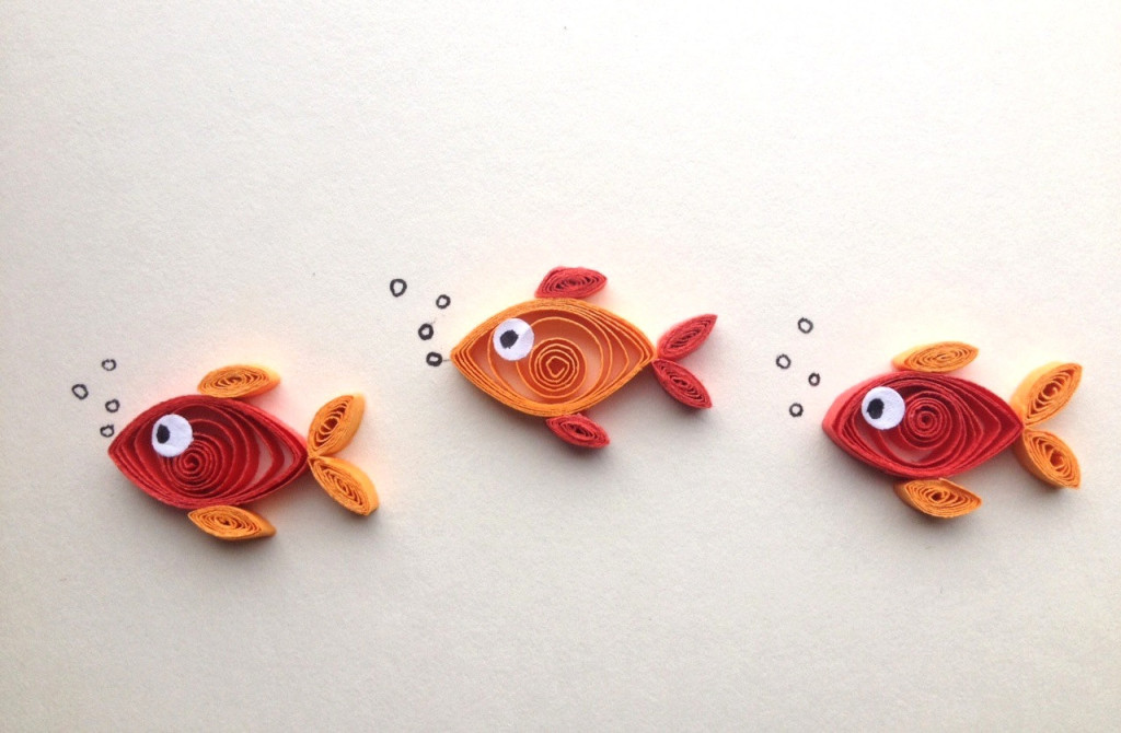 Crafts from quilling for children. Ideas, postcards, flowers.