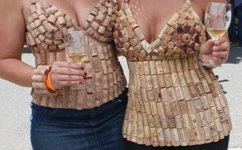 Crafts from wine corks