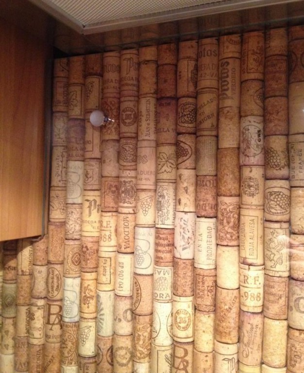 Crafts from wine corks