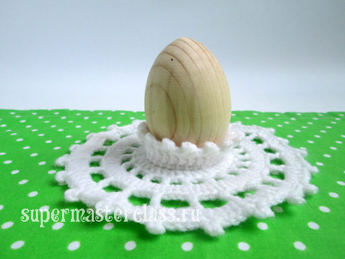Unusual crochet egg holder