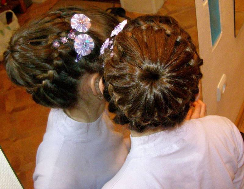 New Year's hair for moms and their daughters. Photo №6