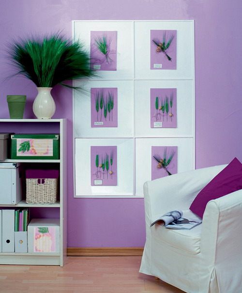 Malované vzorky herbáře na fialové pozadí pro dekorace místnosti v bílé a šeřík