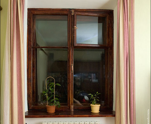 Example of the restoration of a wooden window with your own hands