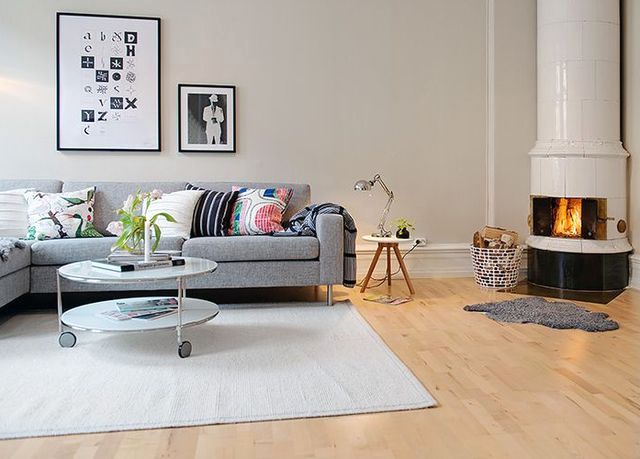 interiér Skandinávský obývací pokoj v šedých tónech