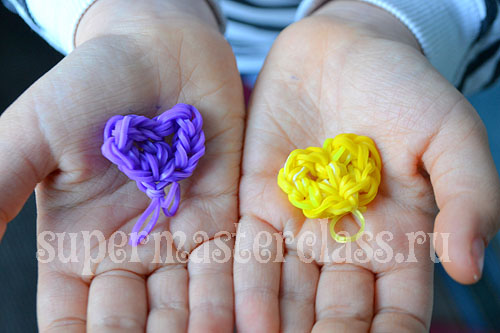 How to weave a heart out of rubber bands
